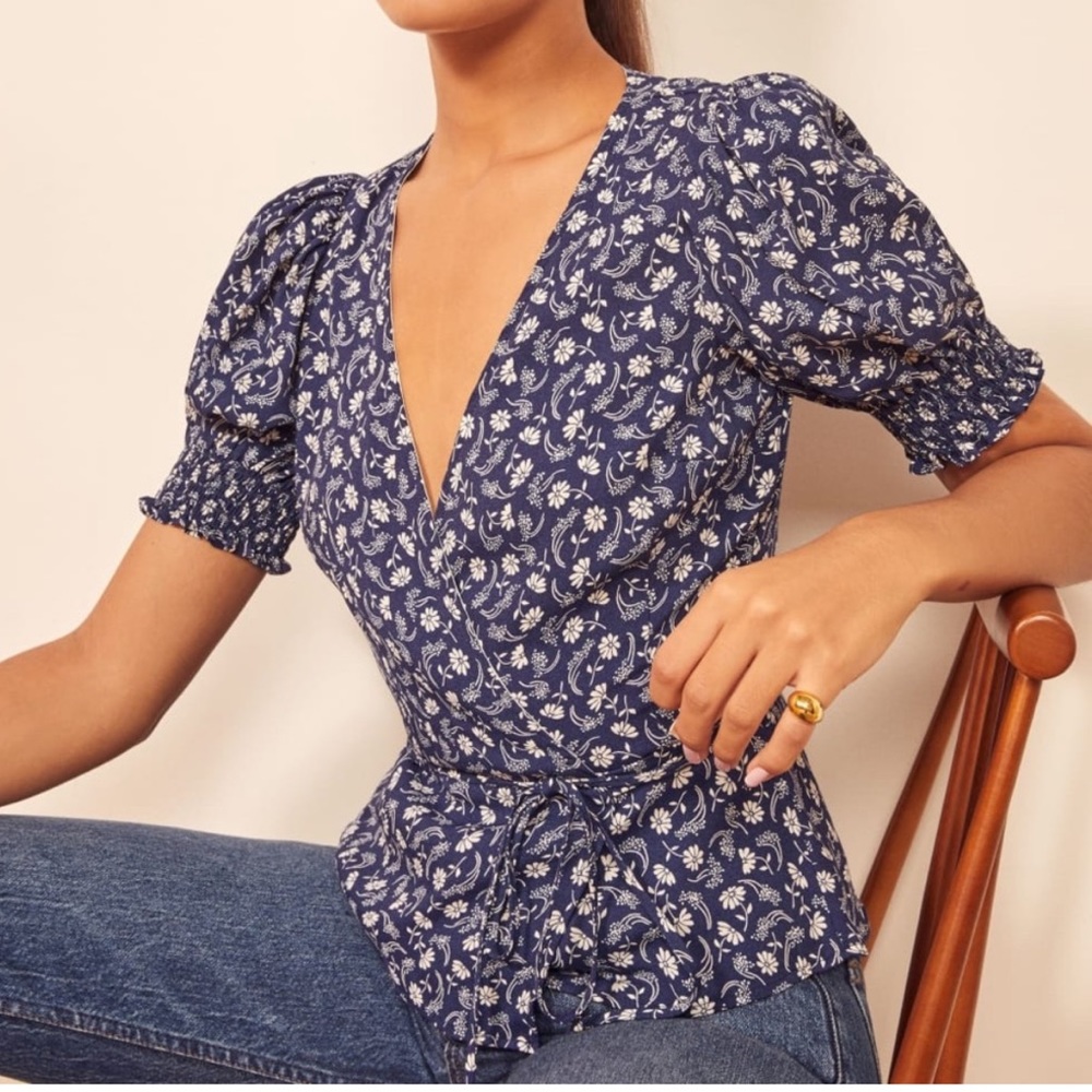 Reformation wrap top, puff sleeves, 1930’s floral pattern size S